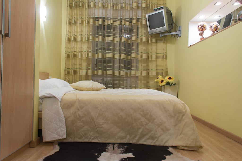 Alex Apartments Near Independence Square - Kiev Kyiv Quarto foto